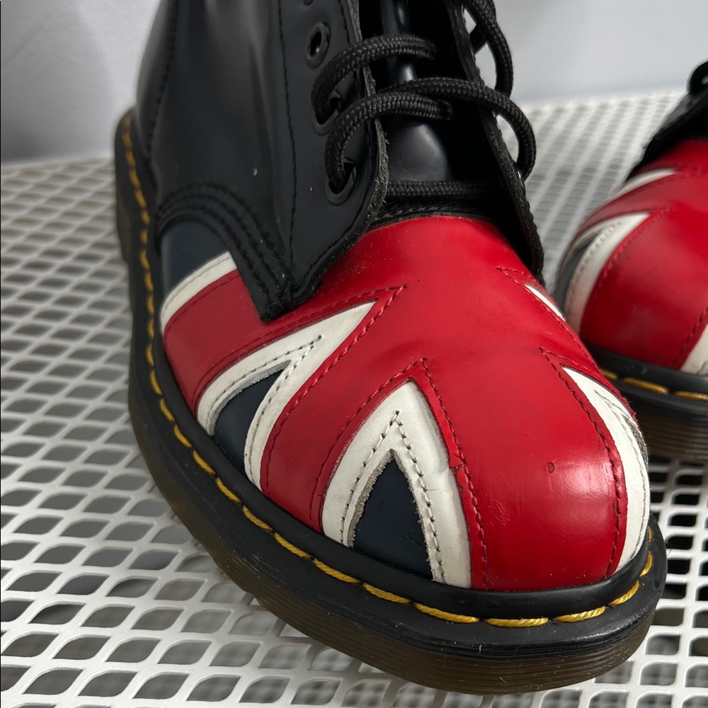 Dr. Martens Union Jack 10950 Boots • Men’s 7 / Women’s 8 • Rare - Picture 7 of 16